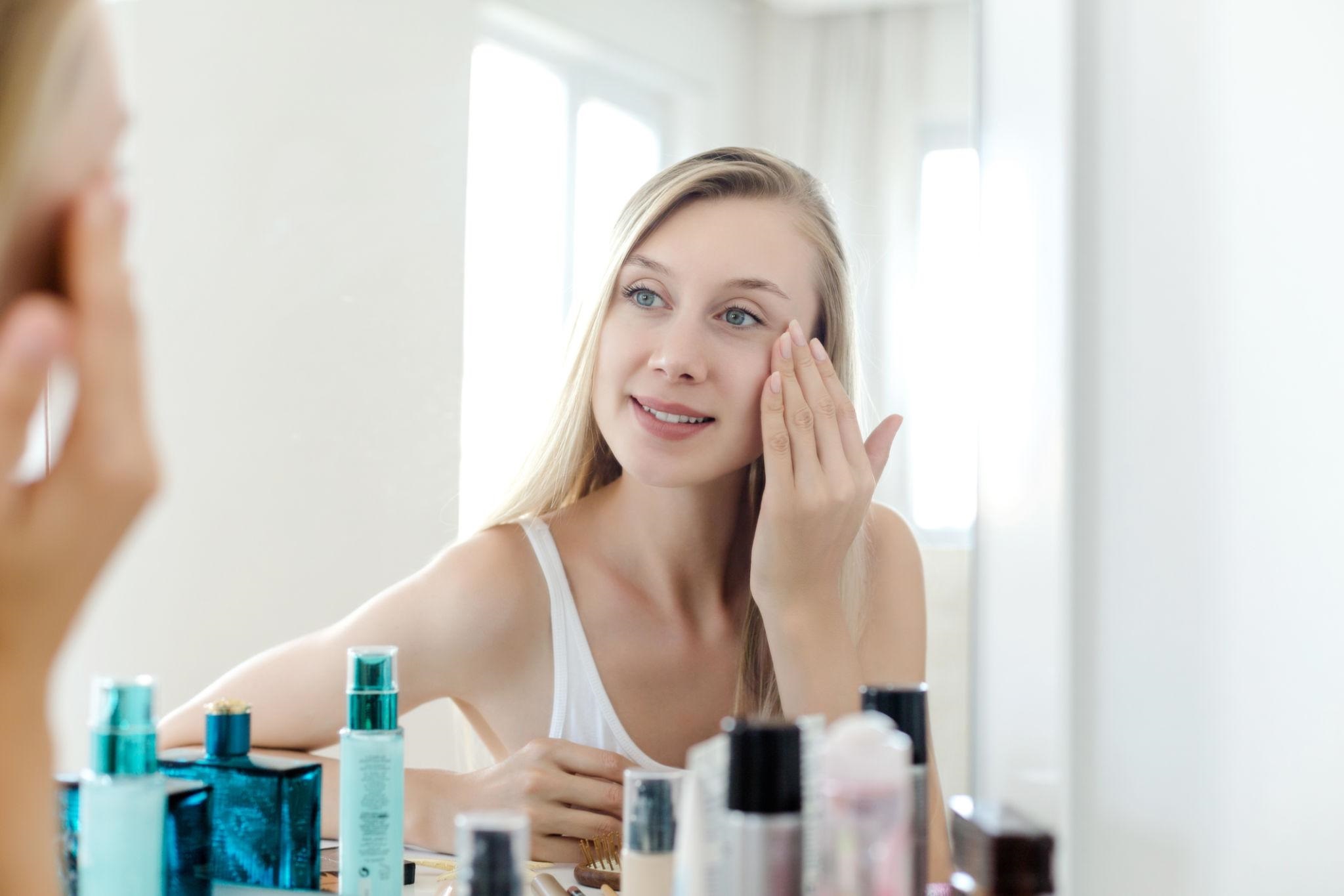 7 Everyday Habits That Secretly Make Your Skin Age Faster